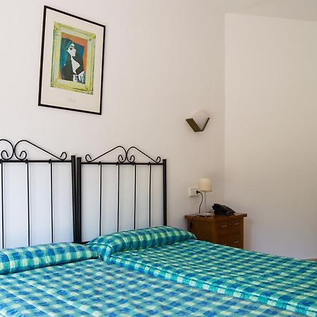 Hostal Rosales Es Pujols Eksteriør bilde